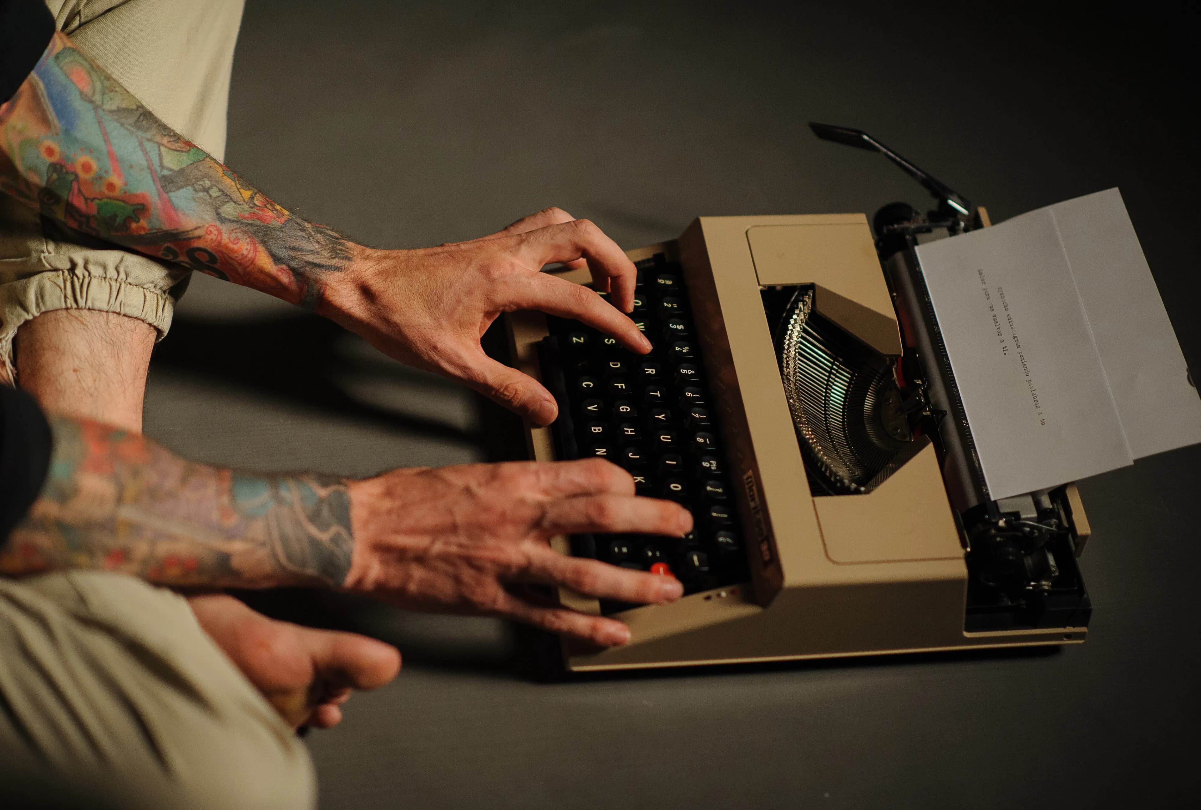 Nacho Muñoz escribiendo