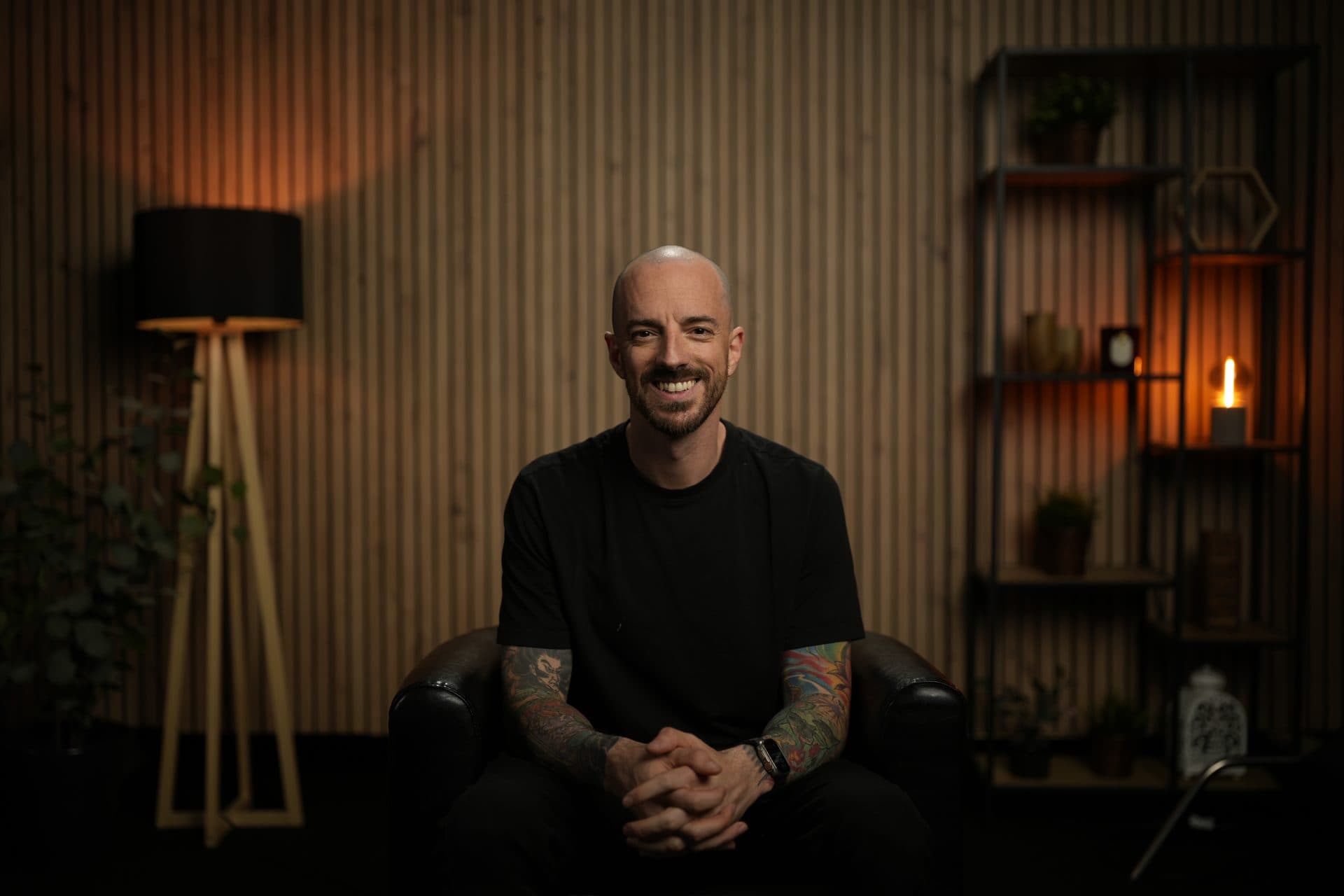 Nacho Muñoz en su estudio de podcast